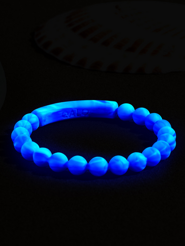 Women's Bioluminescent Tranquil Bracelet in Blue Glow Size Small/Medium